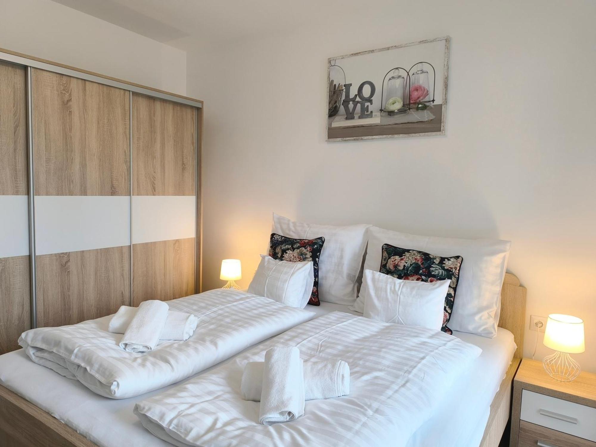 Helikon Terrace Susanne Apartment Кестхей Екстер'єр фото