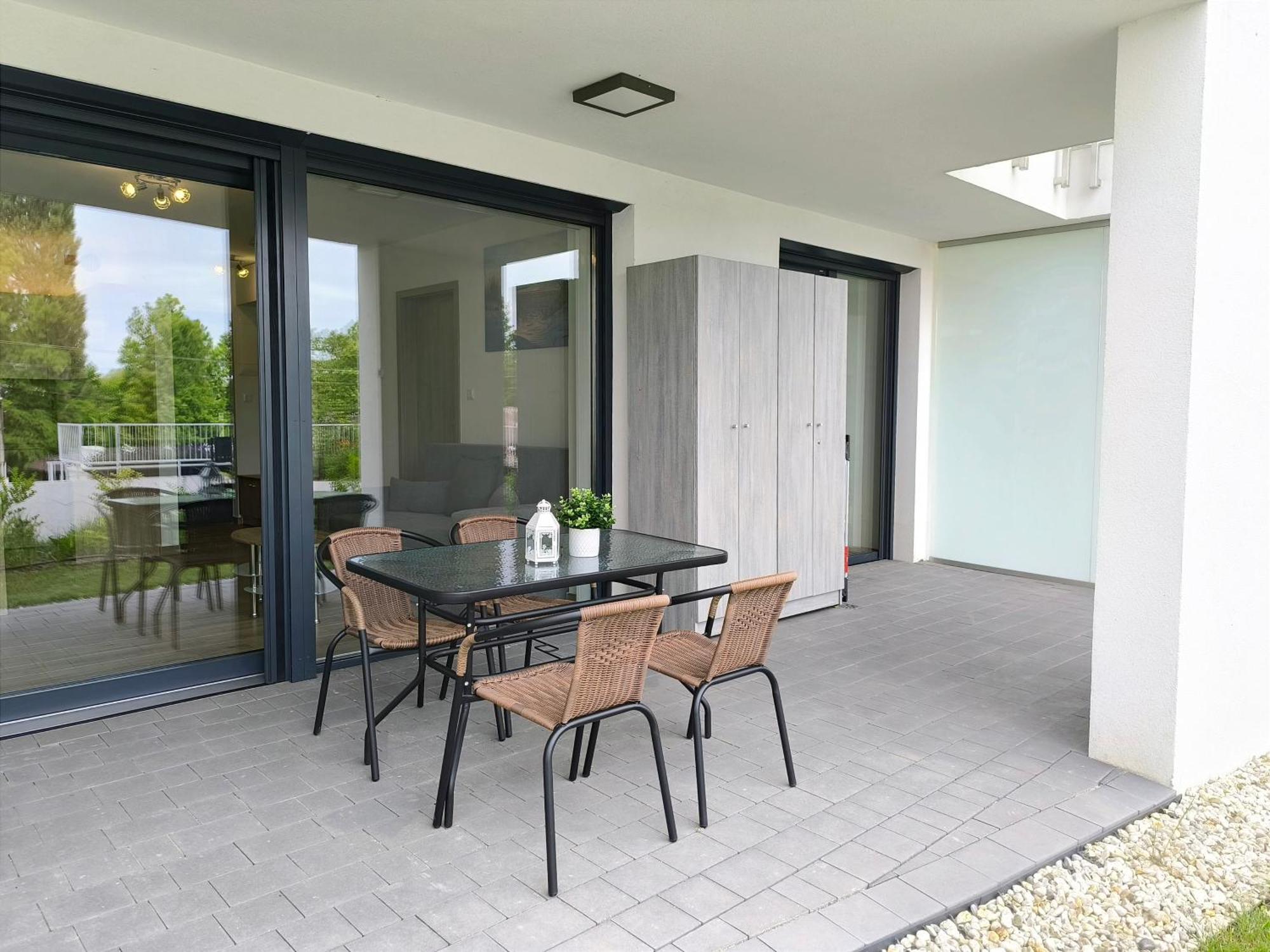 Helikon Terrace Susanne Apartment Кестхей Екстер'єр фото