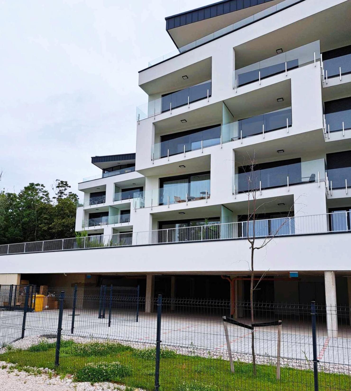 Helikon Terrace Susanne Apartment Кестхей Екстер'єр фото