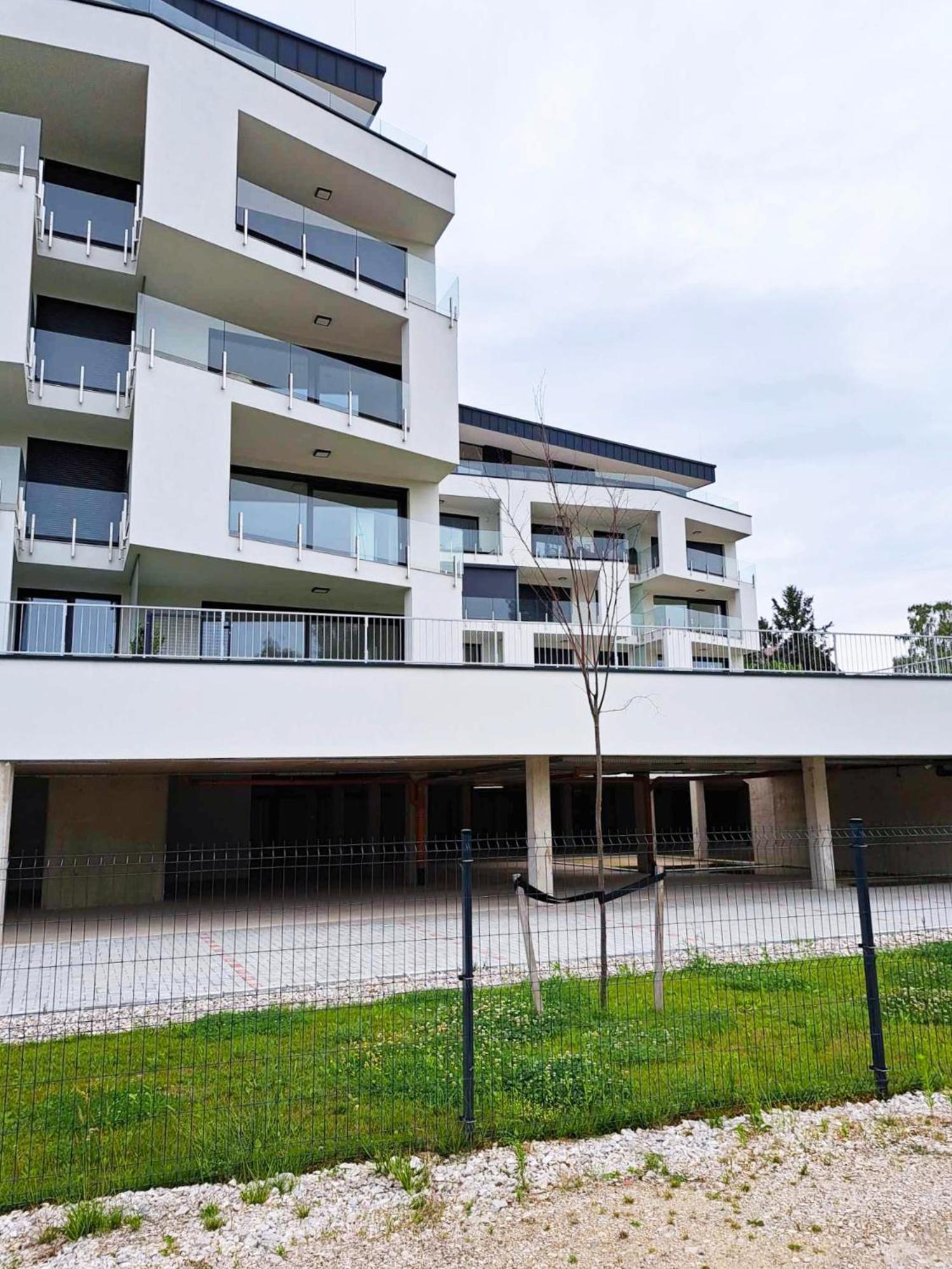 Helikon Terrace Susanne Apartment Кестхей Екстер'єр фото